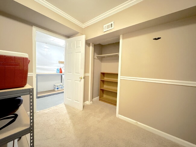 Building Photo - Charming Reston Townhome in a Prime Location