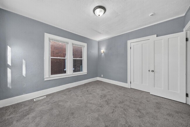 Building Photo - 2025 Calvert Ave