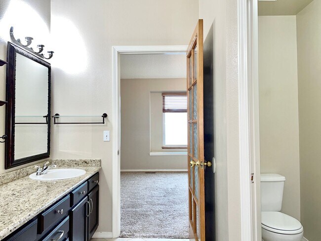 Building Photo - FANTASTIC 4 BEDROOM IN FAIRFAX