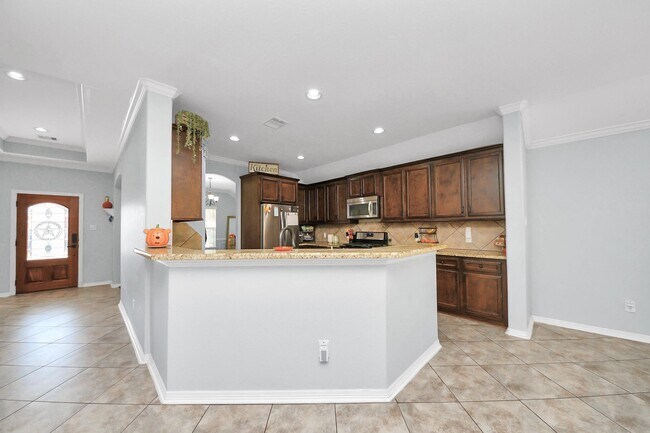 Building Photo - 6714 Albion Cresent Dr