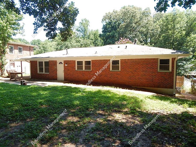 Building Photo - 2788 Rockcliff Rd SE