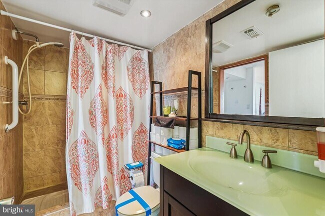 Building Photo - 7401 Westlake Terrace