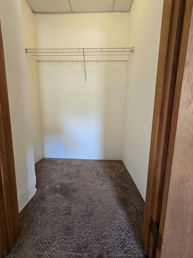 Building Photo - Spacious two-bedroom townhome in Stockerto...