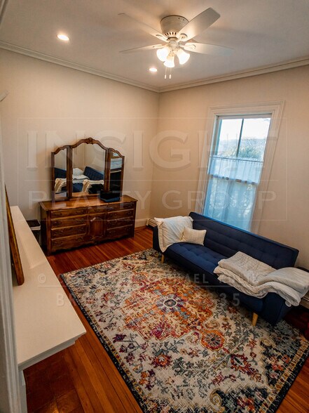 Building Photo - 61 Pond St