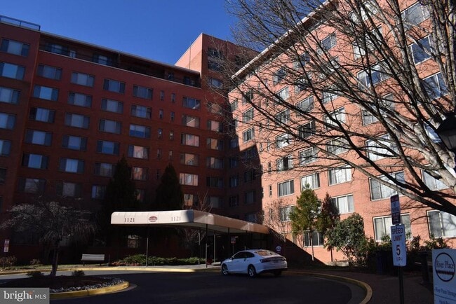 Building Photo - 1121 Arlington Blvd