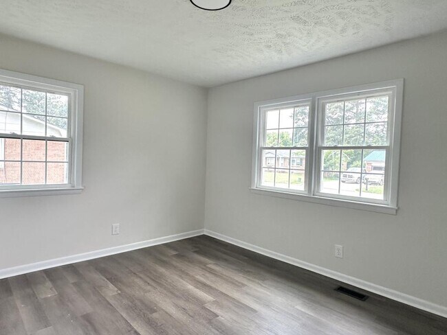 Building Photo - 1609 Grandview Dr