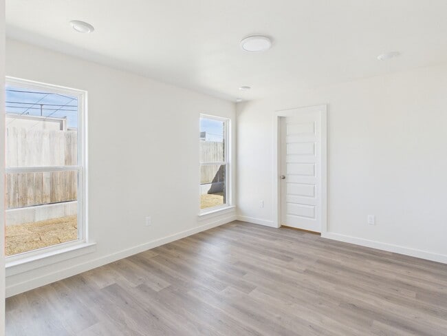 Building Photo - 2801 Ranch House Rd