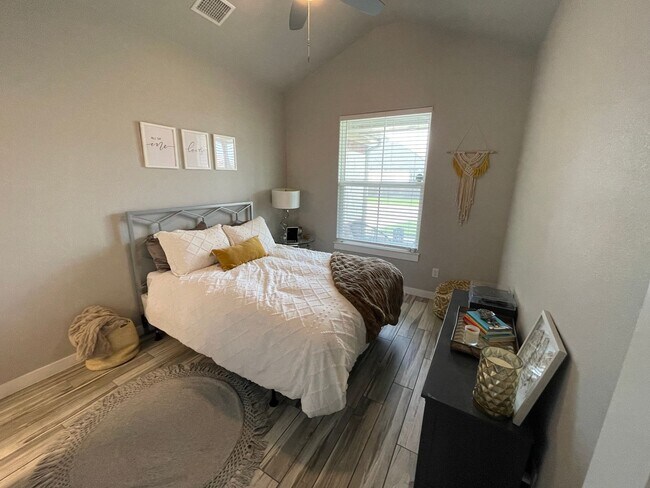 Building Photo - 4-Bedroom House for Rent in Temple