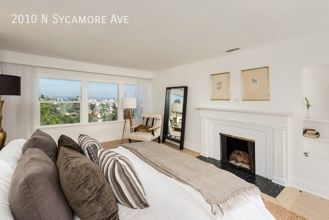 Building Photo - 2010 N Sycamore Ave