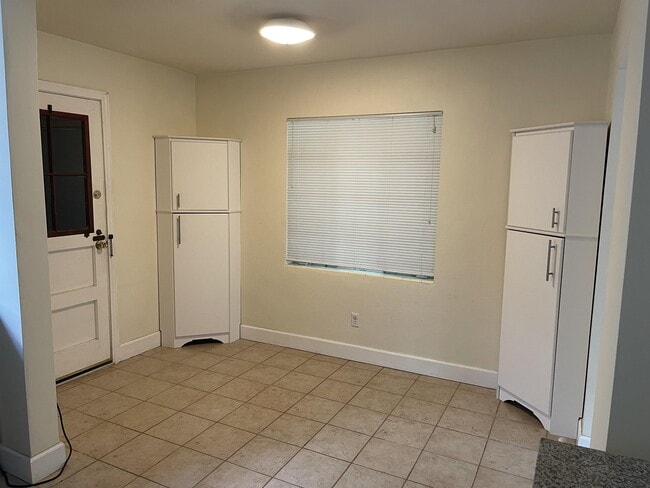 Building Photo - 1005 Murray Dr