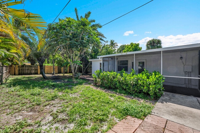 Building Photo - 132 E Central Blvd