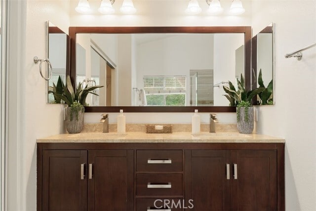 Building Photo - 570 Shadow Ln