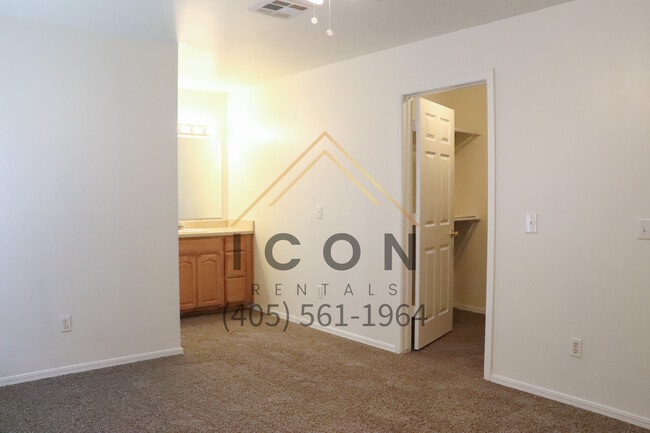 Building Photo - 2448 Stone Glen Dr