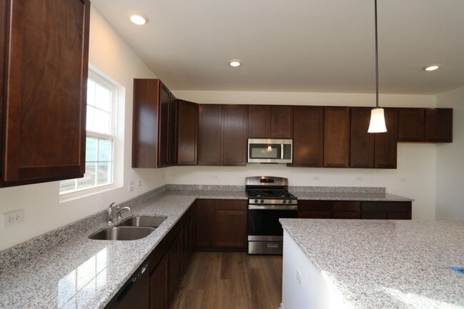 Building Photo - 608 Henry Ln