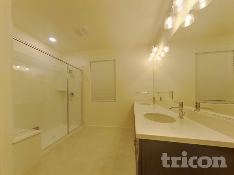 Building Photo - 2050 Delta Vw Ave