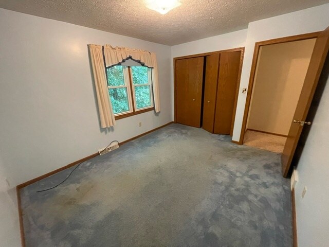 Building Photo - 142 Takacs Dr