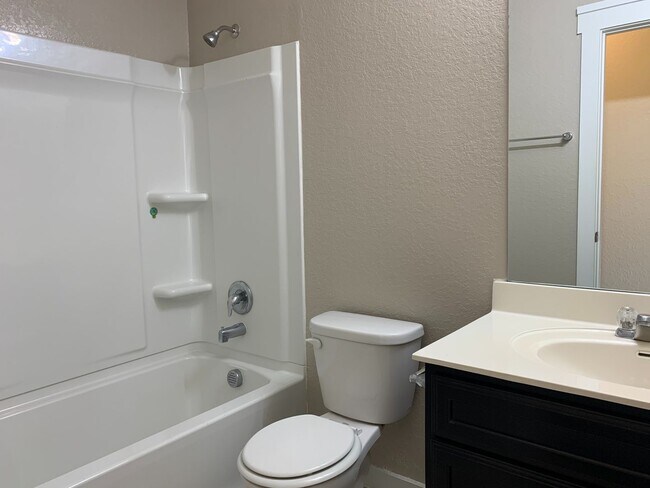 Building Photo - LOVELY ONE STORY HOME WITH EASY ACCESS TO ...