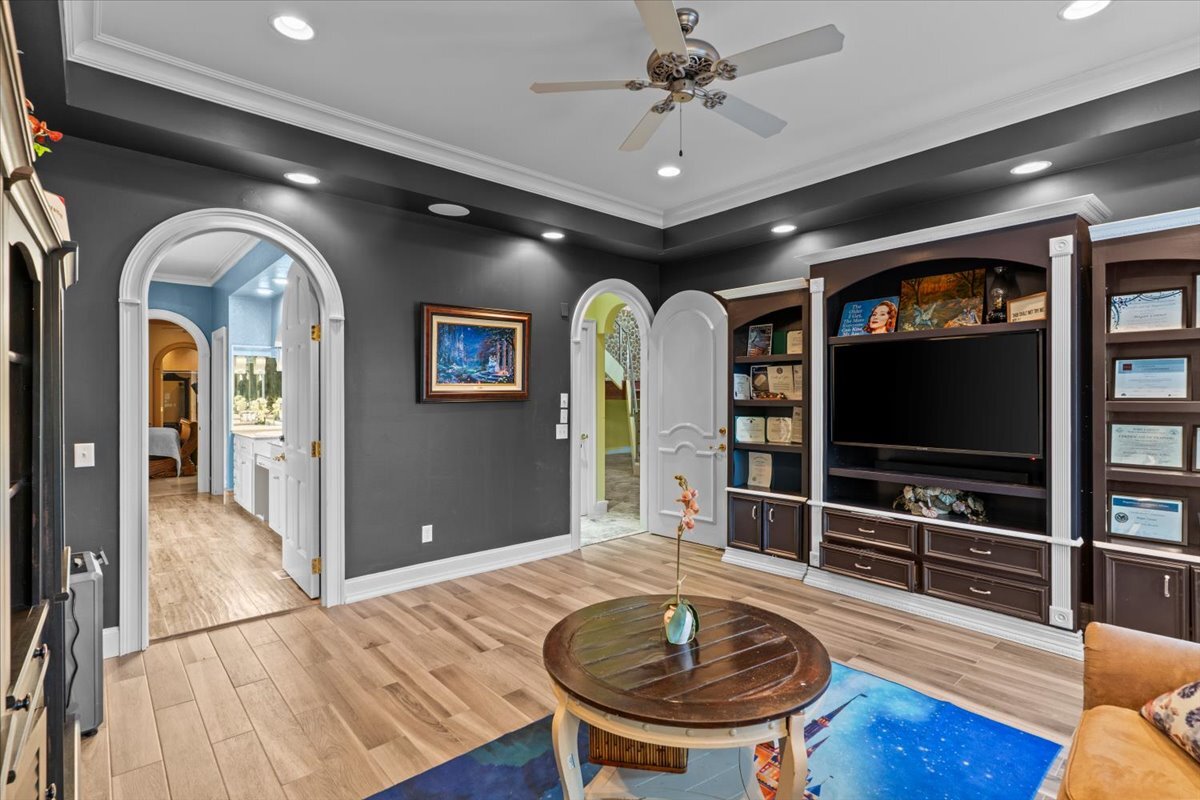 Building Photo - 200 Asphodel Dr