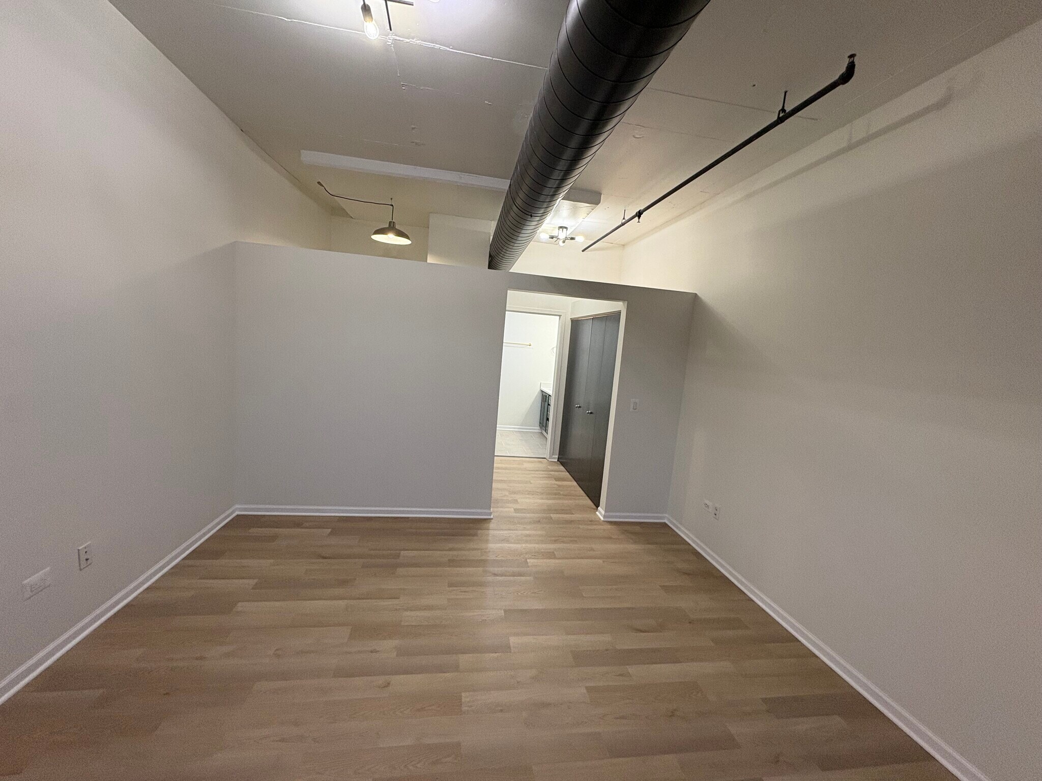 Primary Bedroom - 6 S Laflin St