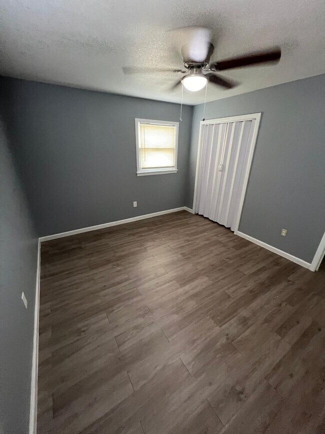 Building Photo - $0 First Month's Rent / $0 Deposit at Move-in