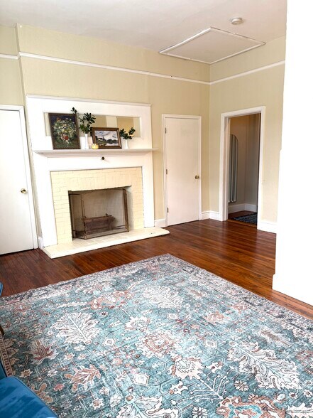 Building Photo - 206 N Bethlehem Pike