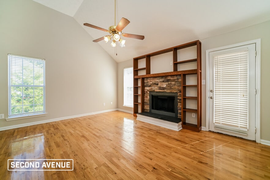 Building Photo - 300 Stones Throw Dr