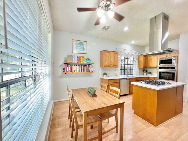 Building Photo - 7 Windledge Pl