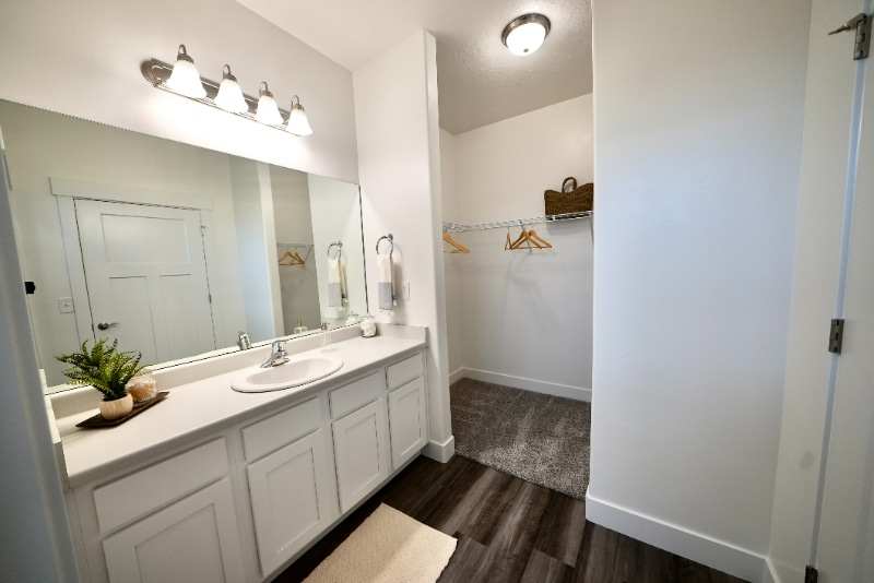 Building Photo - 701 N 380 W