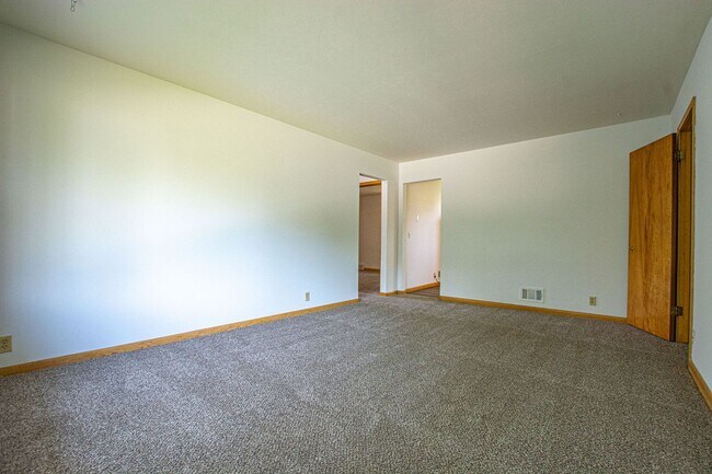 Building Photo - 3328 S 82nd Ave