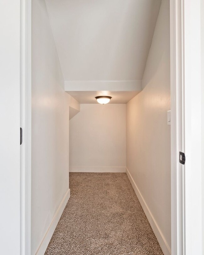 Building Photo - ** Move-In Bonus!** 3 Bed 2.5 Bath Townhom...