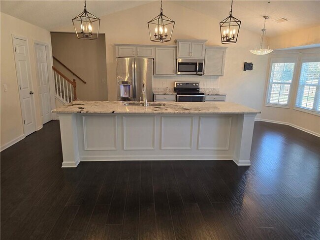 Building Photo - 607 McDowell Ln