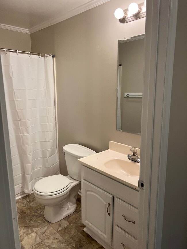 Building Photo - Nice single family three bedroom house wit...