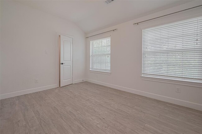Building Photo - 155 Lindenberry Cir