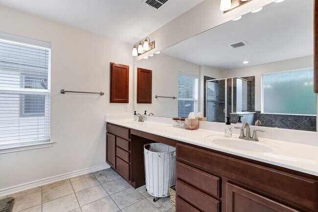 Building Photo - Make Boerne your home!