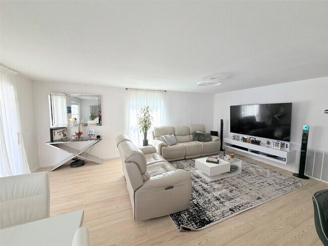 Building Photo - 5221 SW 25th Ave