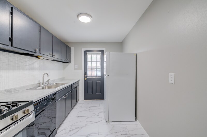 Building Photo - 4063 Esseldale Dr