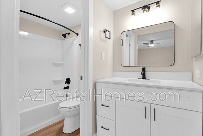 Building Photo - 1111 E University Dr