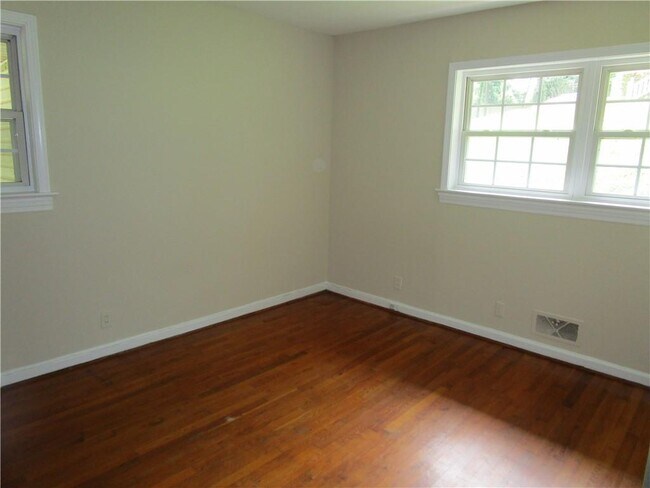 Building Photo - 1147 Enota Cir NE