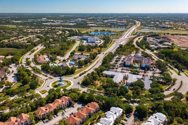 Building Photo - 7903 Plantation Lakes Dr