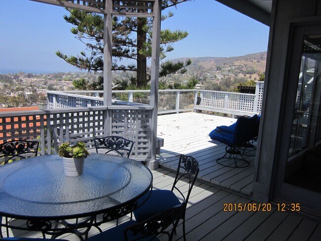 Building Photo - Views Galore in Laguna Beach Walk to Beach...