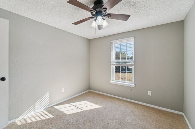 Building Photo - 1205 Swan Lake Rd