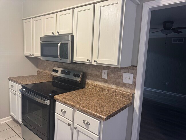 Building Photo - 7145 Claiborne Dr