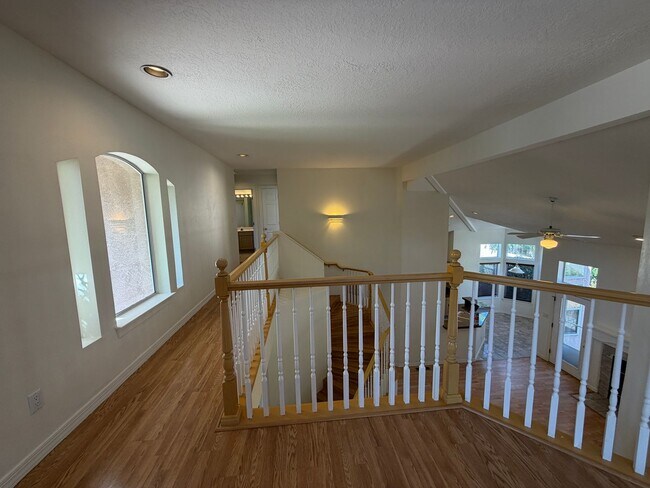 Building Photo - 6517 Glen Oak NE