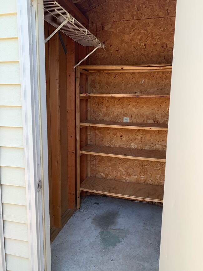 Building Photo - 830 Brentwood Pointe