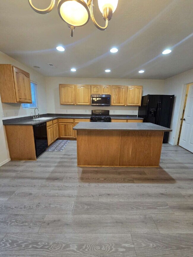 Building Photo - "Single Family Home with Incredible View!"