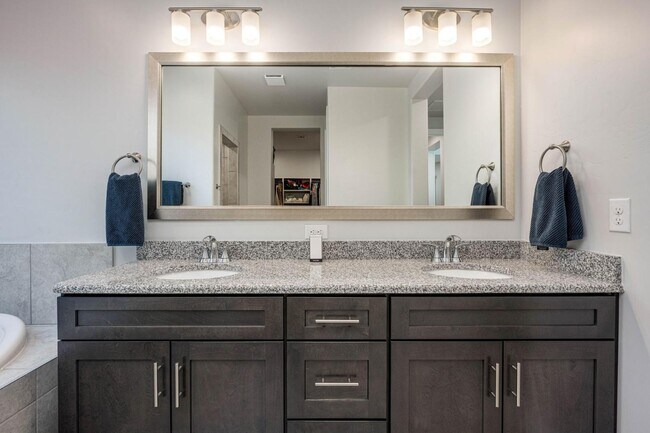 Building Photo - 3865 Jericho St