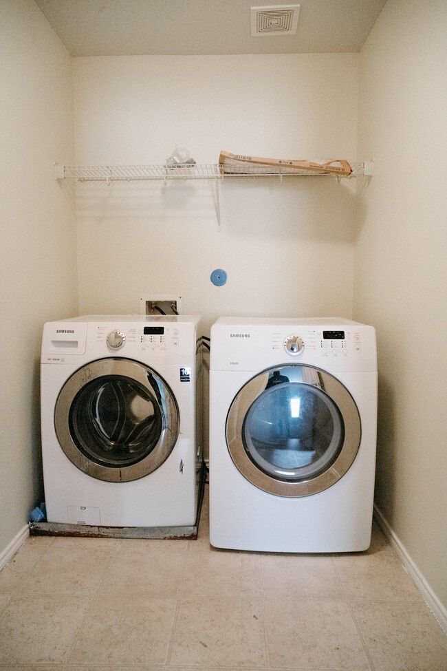 Building Photo - 12059 Helvick Cres Ave