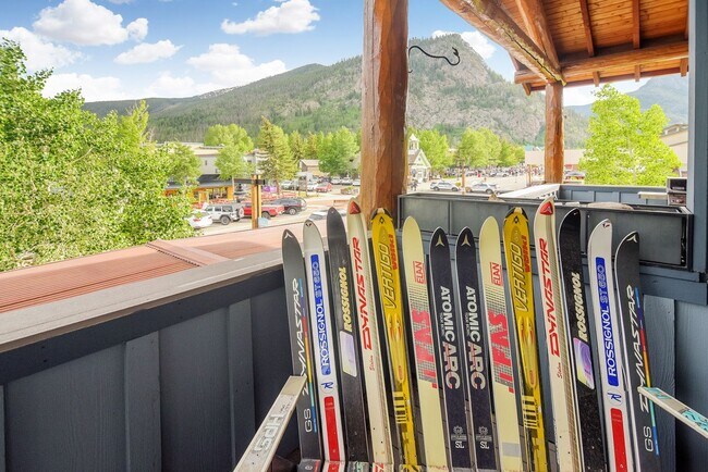 Building Photo - Downtown Frisco! Tons of space, amazing lo...