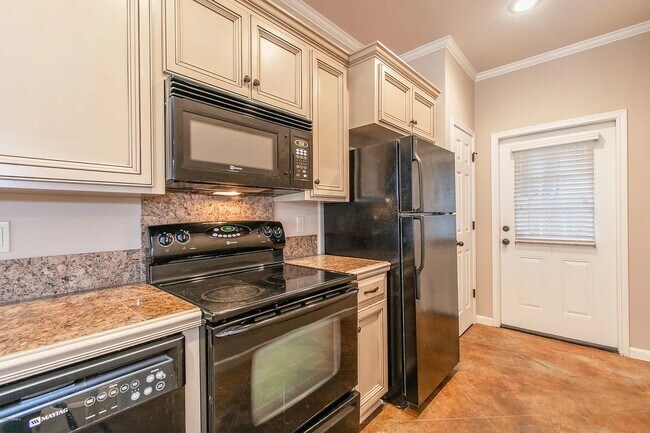 Building Photo - 120 Deraney Ln