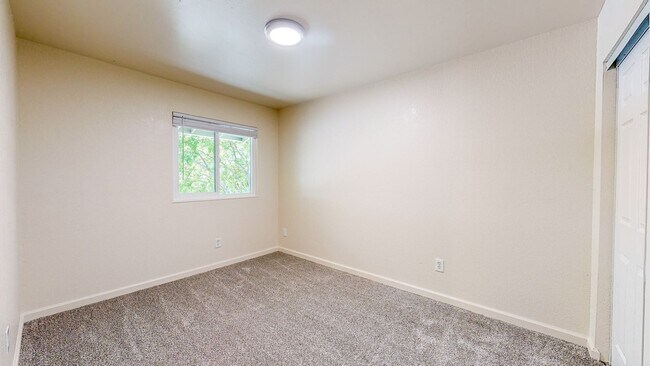 Building Photo - 360 Manka Cir